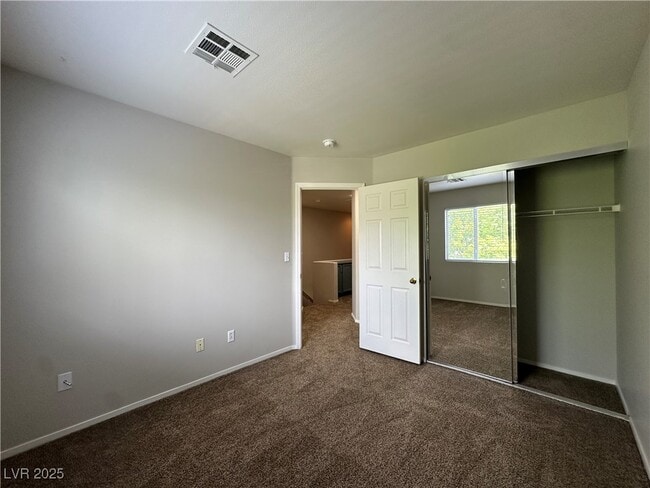 Building Photo - 2637 Heathrow St