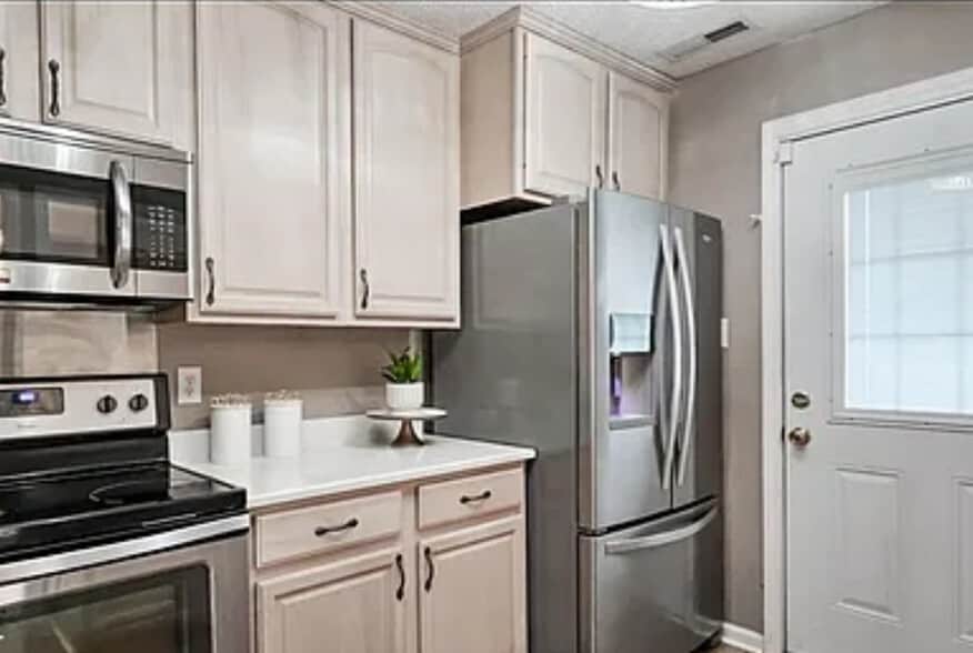 Building Photo - 21899 Williamsburg Dr