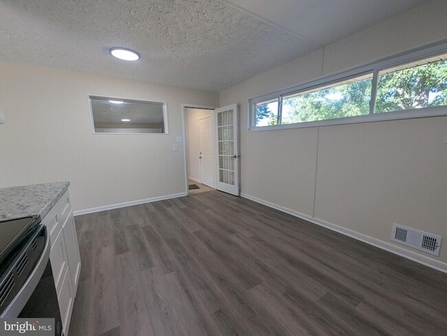Building Photo - 6327 Willowood Ln