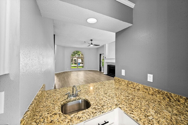 Building Photo - Spacious 4-Bedroom Rental in Autumn Ridge ...