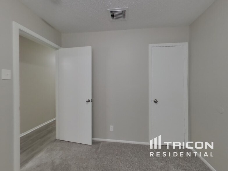 Building Photo - 6854 Eden Grove Dr