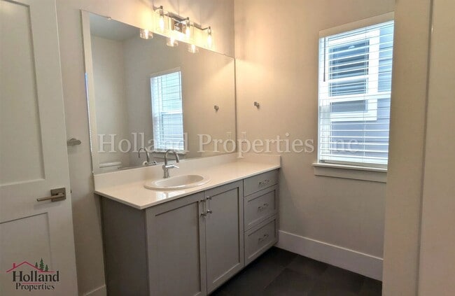 Building Photo - 13728 SW 166th Ave