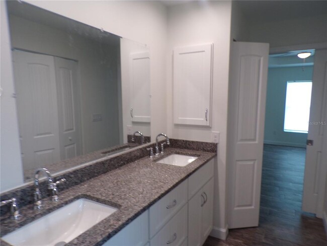 Building Photo - 2989 Pinetree St