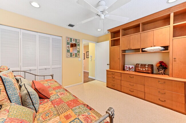 Building Photo - 9553 Shadybrook Dr