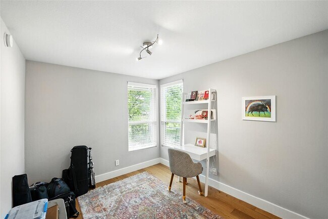 Building Photo - 6501 Hickman Ave