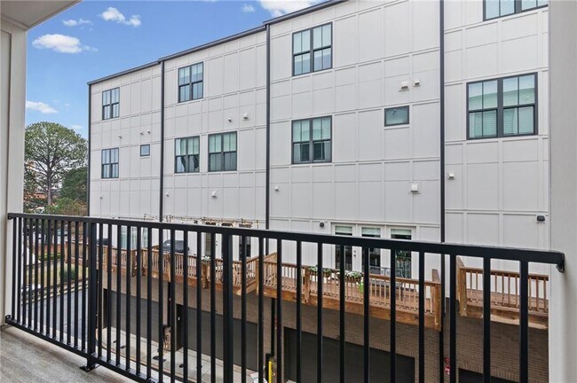 Building Photo - 201 New St