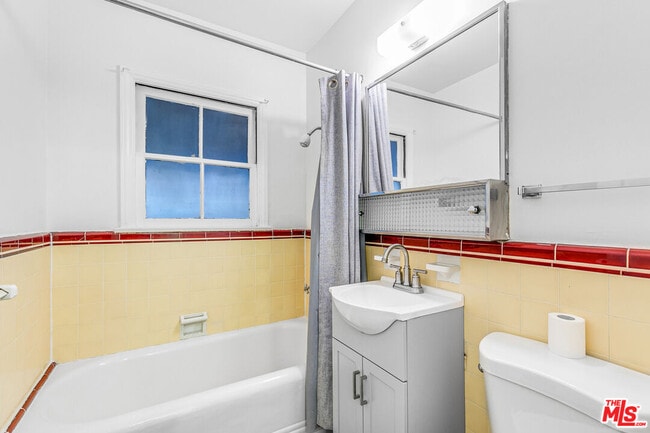 Building Photo - 1530 Valley View Rd