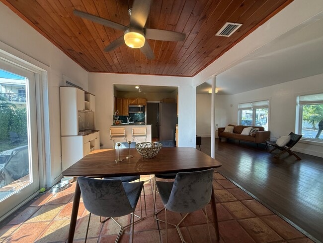 Building Photo - 2728 Kirk St