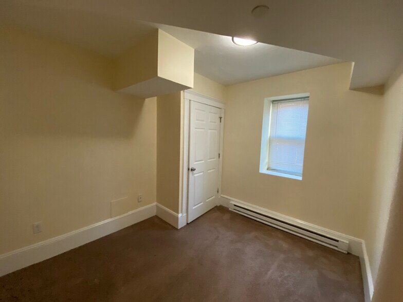 Building Photo - 131 Park Dr
