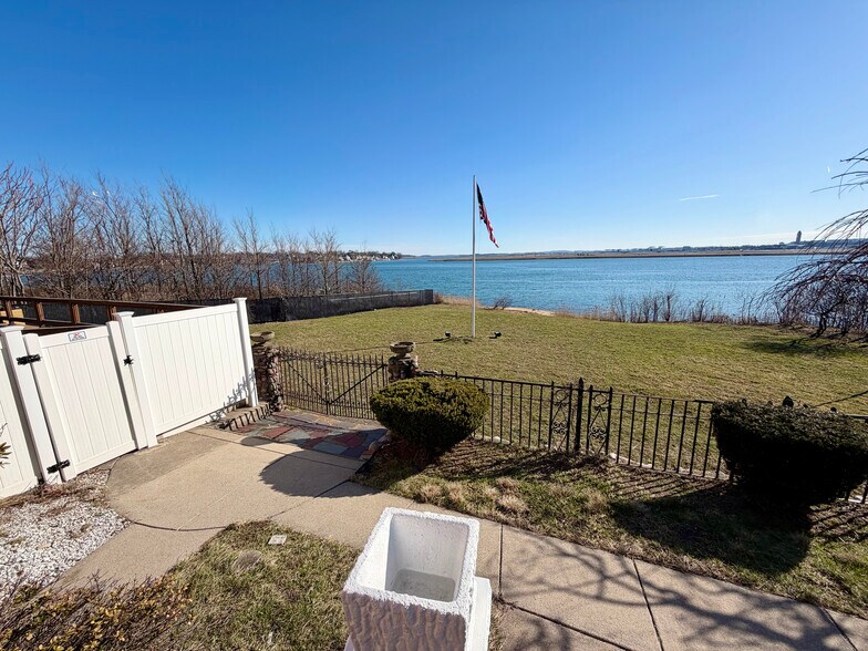 Building Photo - 36 Annavoy St