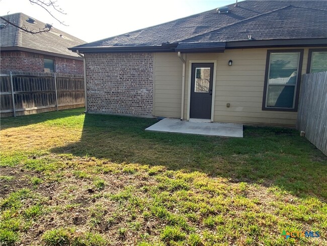 Building Photo - 660 Creekside Cir
