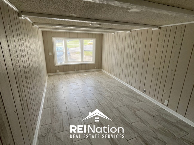 Building Photo - RARE FIND! 4BR/2BA in Memphis | Open Kitchen & Hardwoods | Fenced Yard!