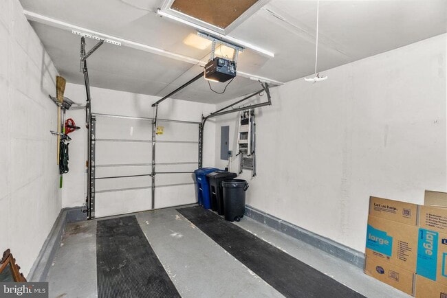 Building Photo - 6 Moneta Ct
