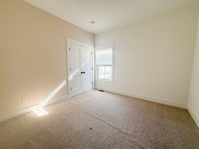 Building Photo - 3-Bedroom Home with Flex Room, Pool Access, and Stainless Steel Appliances Near Downtown Cookeville