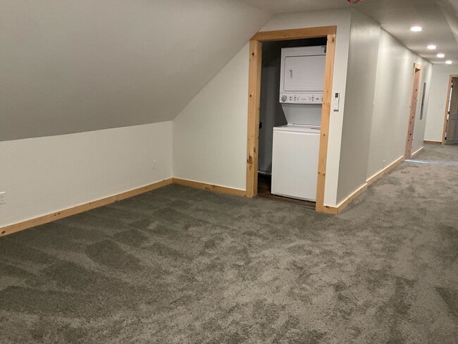 Building Photo - 8 Woodland Ct