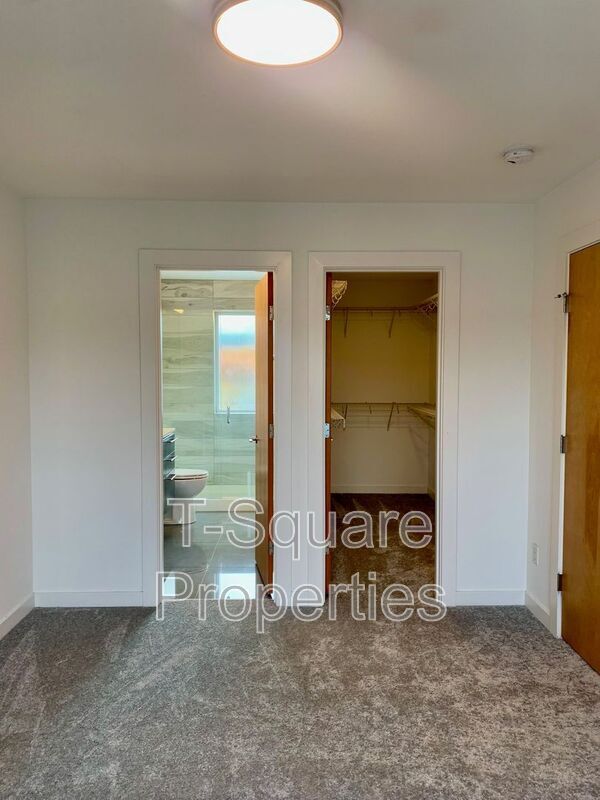 Building Photo - 3905 SW Findlay St