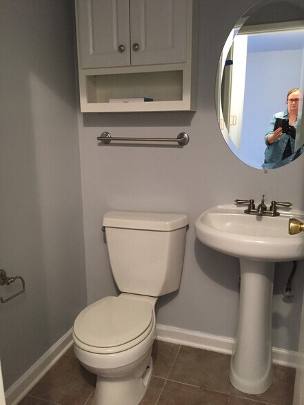 Downstairs powder room - 5529 Cartwright