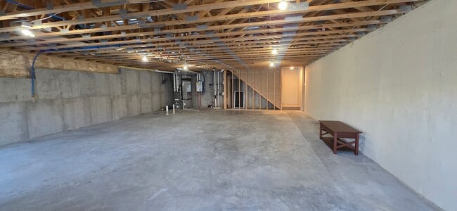 Building Photo - 4949 Green River St