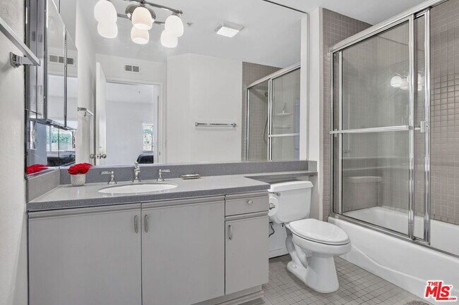 Building Photo - 3561 Clarington Ave