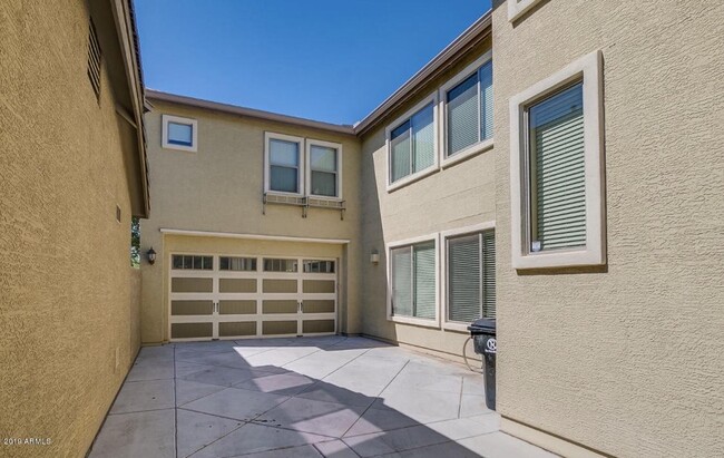 Building Photo - 14543 W Port Royale Ln