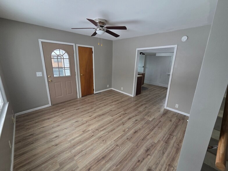 Living room - 418 W Lima St