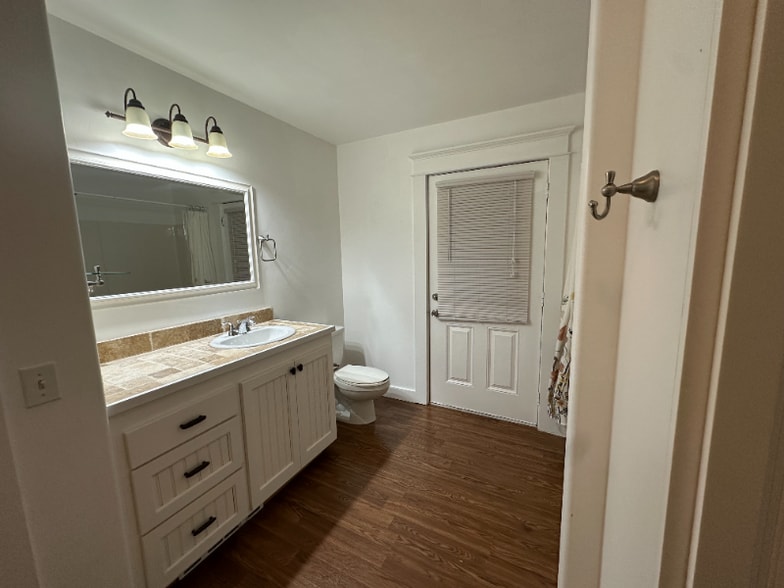 Building Photo - 403 Abby Rd