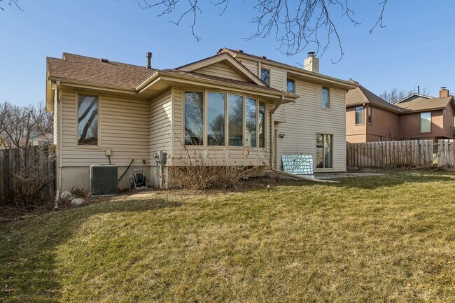 Building Photo - Spacious Northwest Omaha 3-Bedroom!!