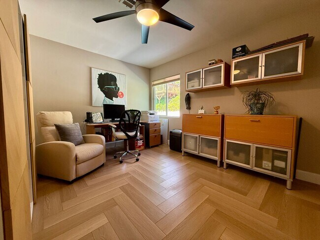 Building Photo - Luxury Furnished 4 Bedroom Home with Pool ...