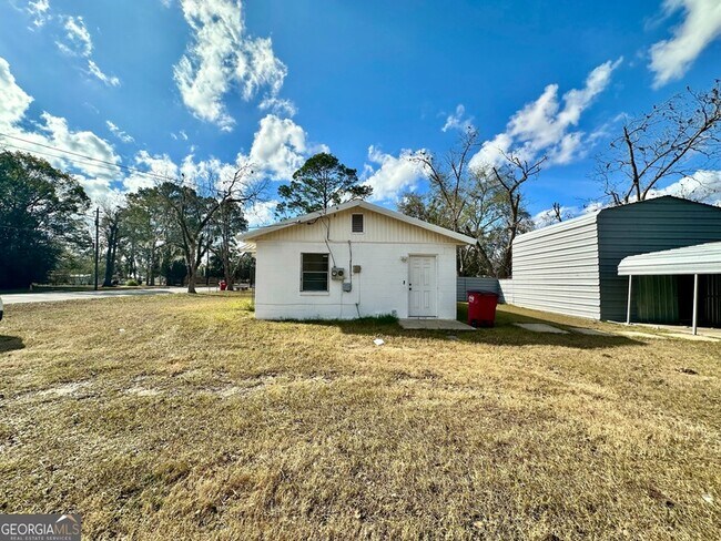 Building Photo - 526 Ware St