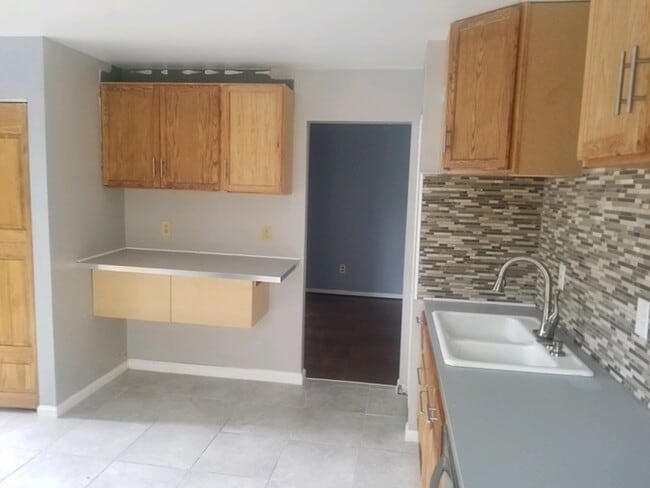 Building Photo - 7322 Split Rail Ln