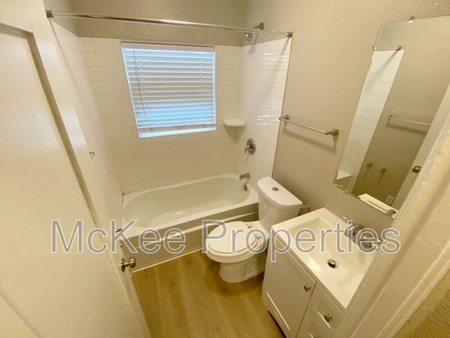 Building Photo - 4175 Euclid Ave