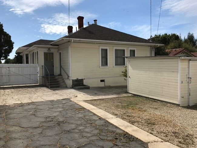 Building Photo - Beautiful 4-Bedroom Home in the Heart of S...