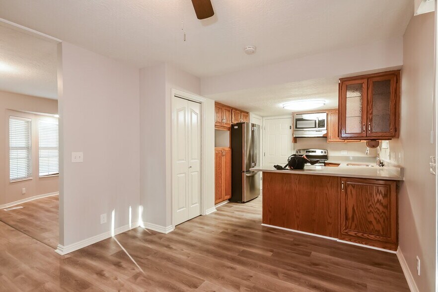 Building Photo - 8017 S 2100 E