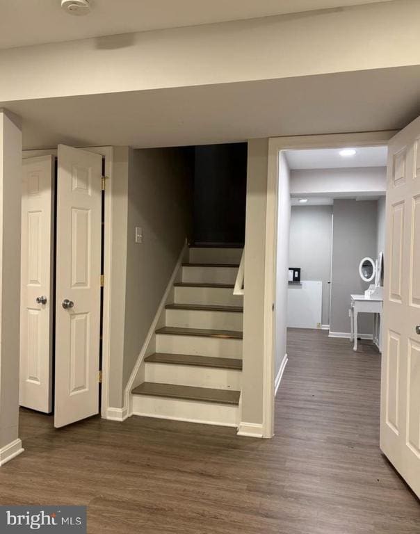 Building Photo - 9830 Meadow Valley Dr