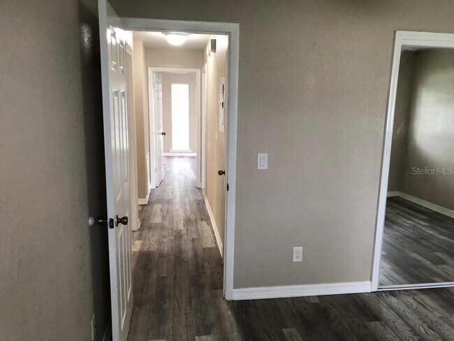 Building Photo - 127 Toluca Dr