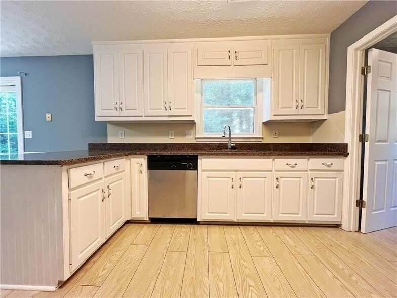 Building Photo - 3060 Oak Meadow Dr
