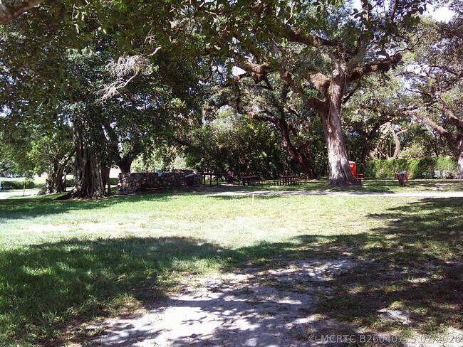 Building Photo - 9420 Poinciana Pl