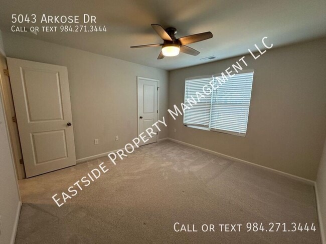 Building Photo - 5043 Arkose Dr