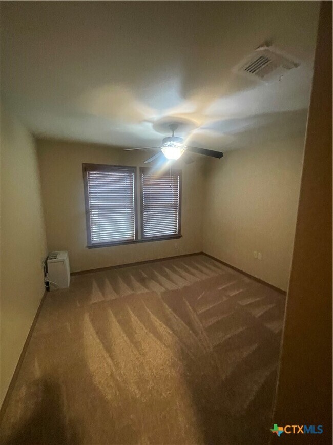 Building Photo - 34 Cotswold Ln