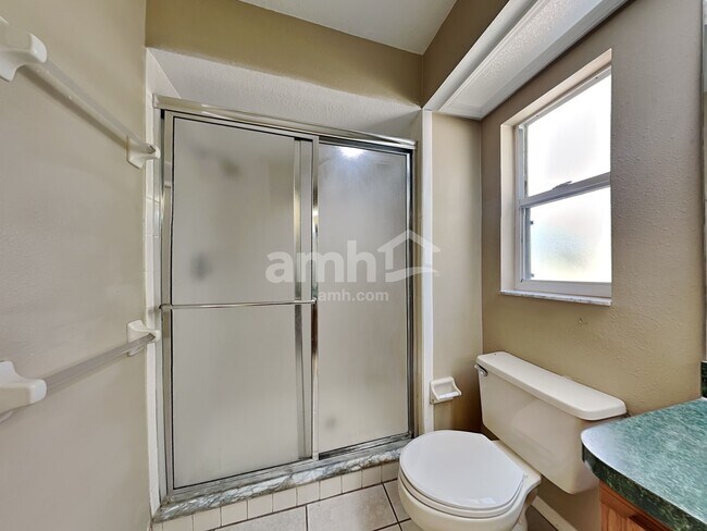 Building Photo - 220 Bryan Oak Avenue