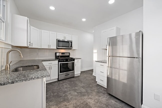 Building Photo - Warm & Welcoming, Move-In Ready West End Twin | 3 Bedroom 1 Bathroom