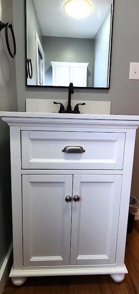 Building Photo - 287 Main St