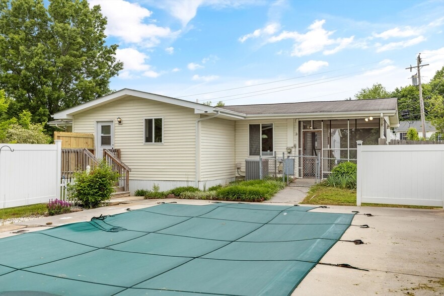 Pool - 1225 Ferd Hickey Rd