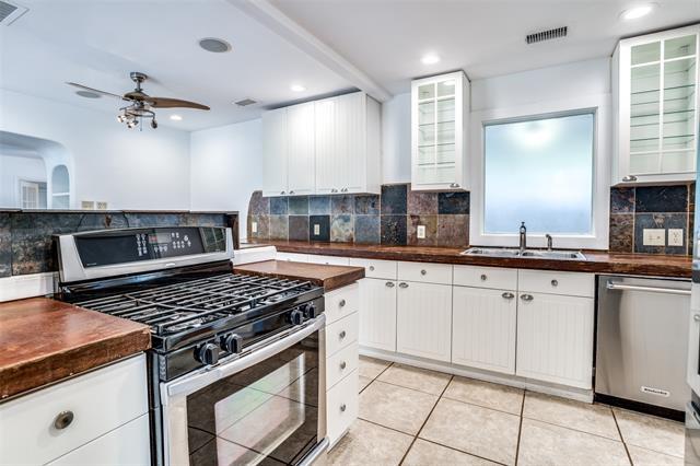 Building Photo - 1520 San Saba Dr