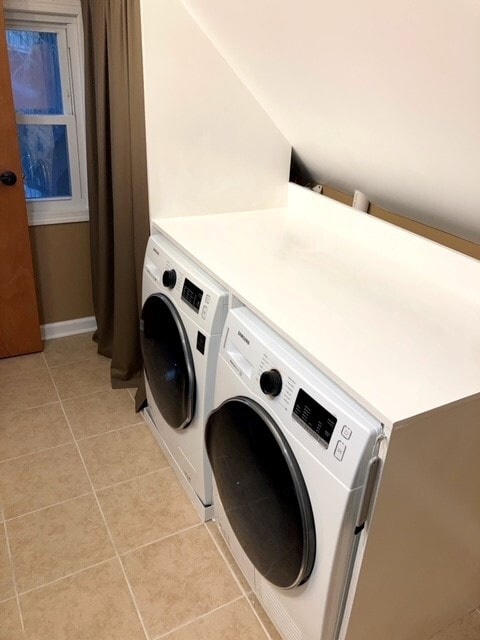 Laundry in bathroom - 3707 Lawrence Ave