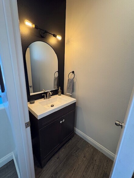 Building Photo - 22609 Crown Point Ct