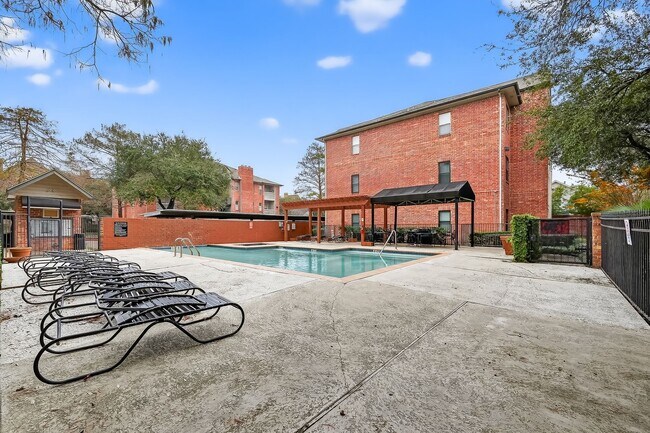 Building Photo - 4041 Drake St