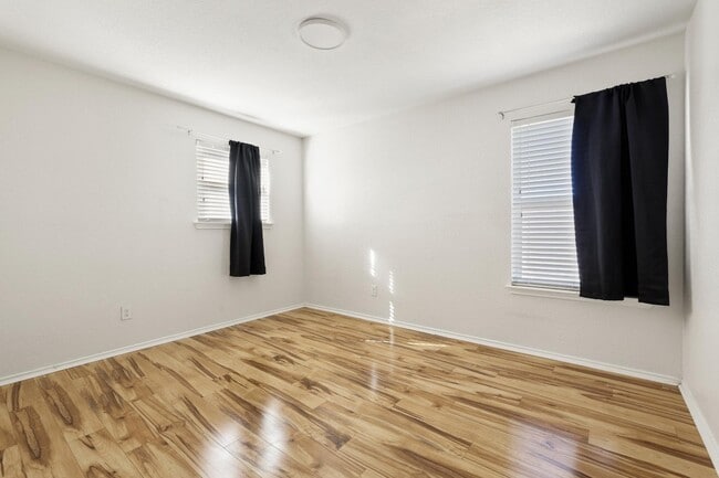 Building Photo - 2450 Keyhole Vw