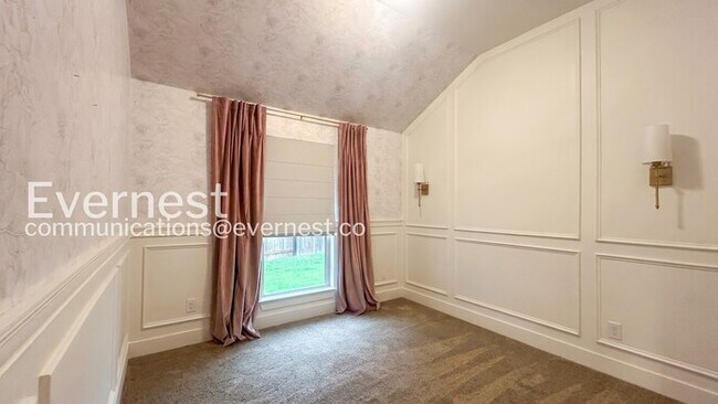 Building Photo - Charming Rental with Pool & 2-Car Garage  / Fenced-Yard / Off-street Parking / Available now!