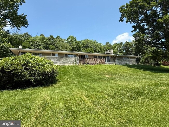 Building Photo - 7697 Hedgesville Rd